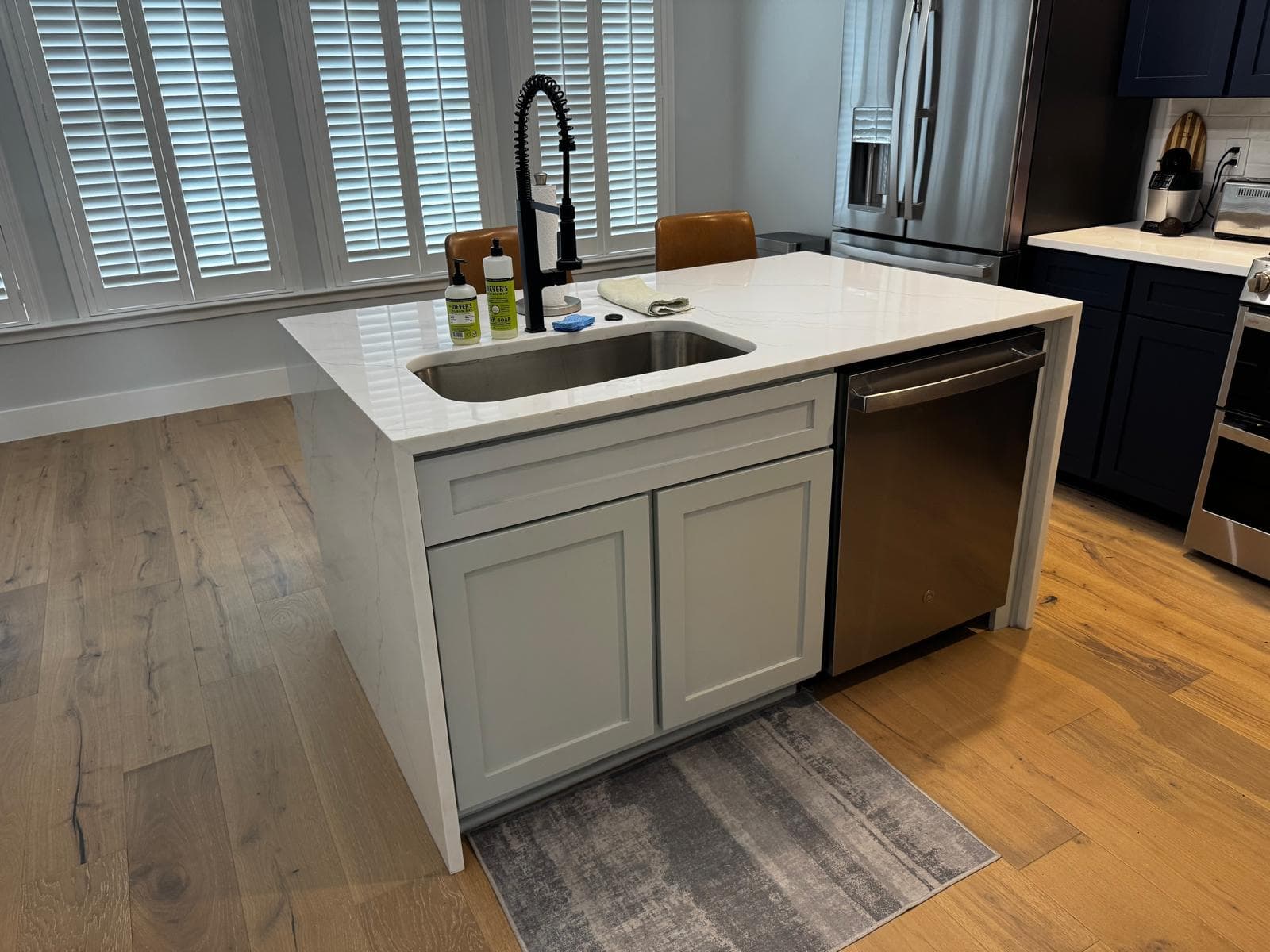 Navy blue kitchen cabinets with white quartz waterfall island countertop, Atlanta, GA